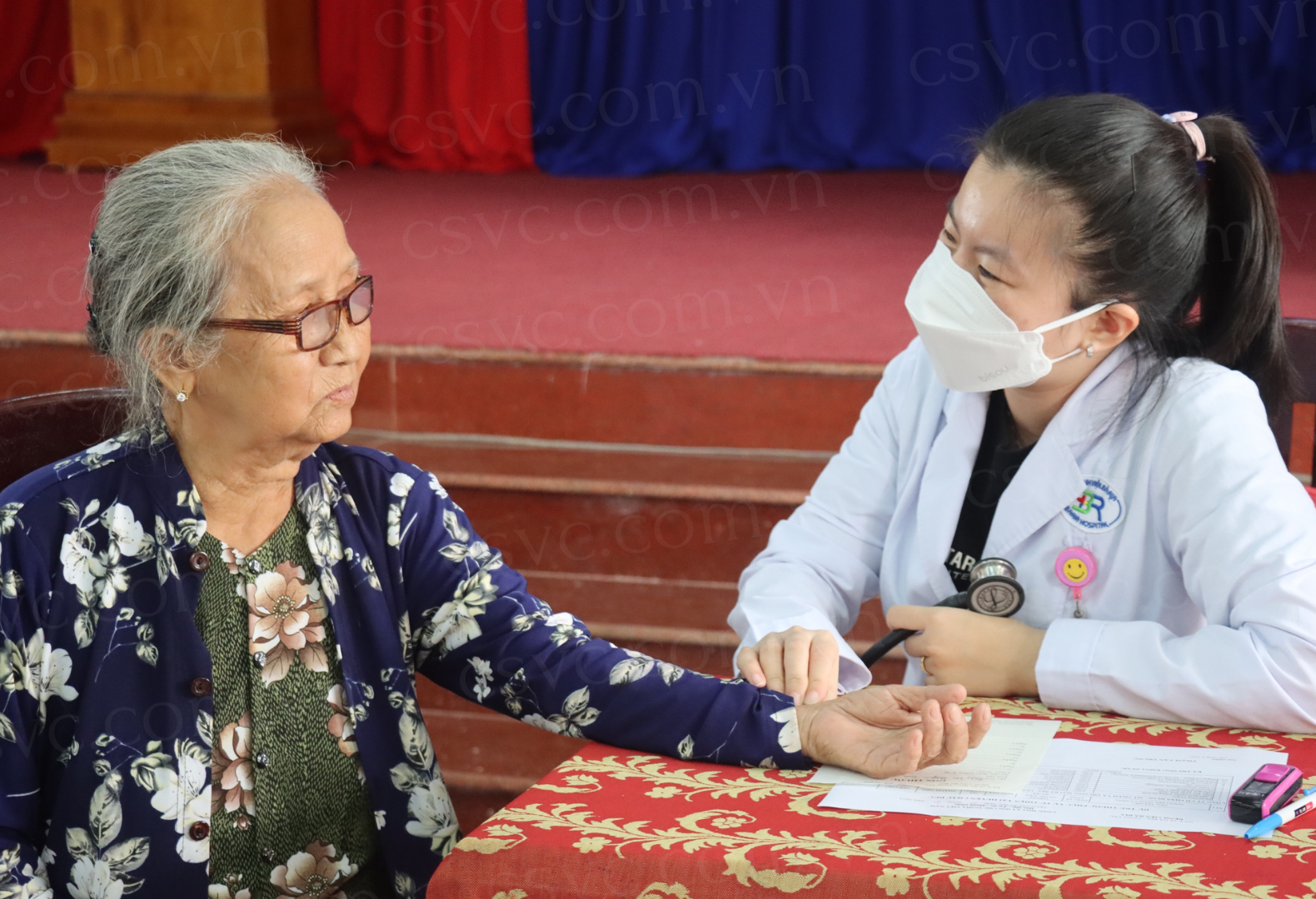 FREE MEDICAL EXAMINATION, MEDICINE AND GIFTS FOR VIETNAMESE HEROIC MOTHERS, RELATIVES & FAMILIES OF MARTYRS OF CHAU DUC DISTRICT